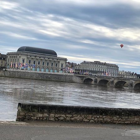 Отель Aux Marquises Сомюр Экстерьер фото
